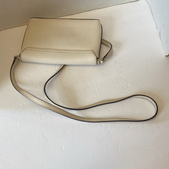 Kate Spade cream colored Crossbody bag. - Picture 3 of 13